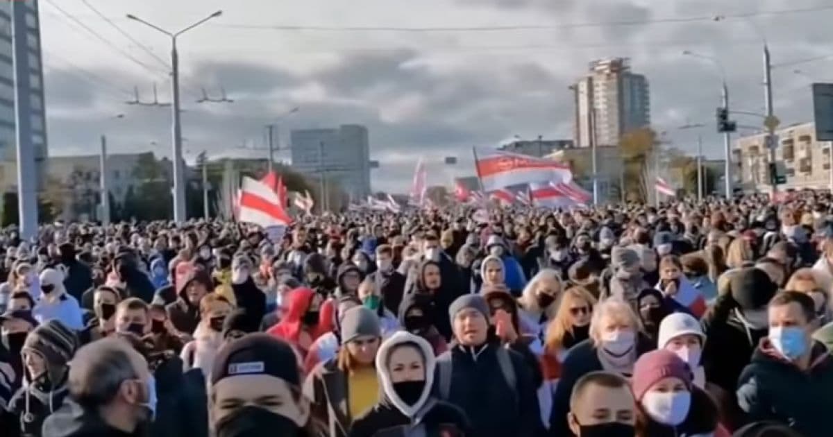 No último dia de ultimato, ditadura usa balas de borracha contra protesto na Belarus