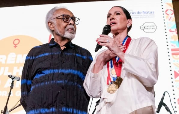 Mulher do Ano: Flora Gil recebe premiação durante cerimônia no Rio de Janeiro