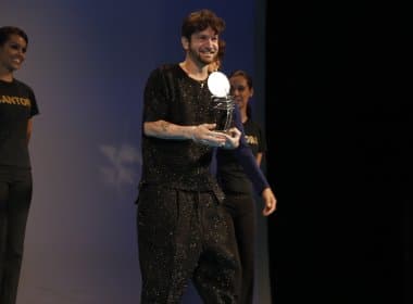 Ivete e Saulo ganham Prêmio da Música Brasileira e são aplaudidos de pé por famosos