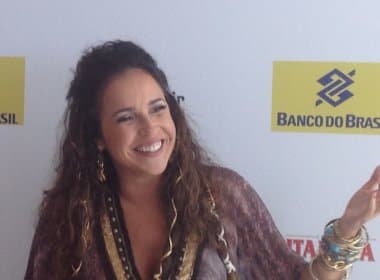 Daniela Mercury se emociona em coletiva sobre camarote, que será dirigido por Malu Verçosa