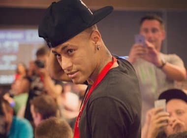 Neymar visita cassino em Barcelona durante sua dispensa por caxumba