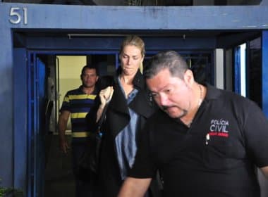 Abalada, Ana Hickmann presta depoimento à polícia após fã tentar matá-la