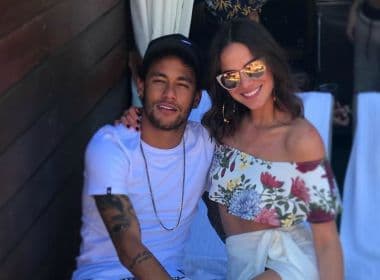Bruna Marquezine perde voo e Neymar freta jatinho particular para ela