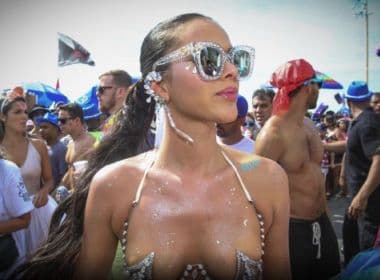 Bruna Marquezine se fantasia de ‘Carnaval’ e chama atenção