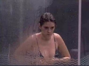 Depois de 48 horas sem entrar no chuveiro, Ana Clara cede e toma banho