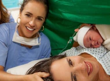 Daniela Mercury acompanha parto da filha e se derrete com a neta: ‘Foi uma festa’