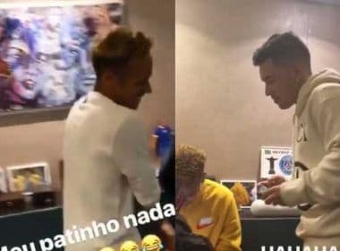 Após fim de namoro, Neymar retira quadro de Bruna Marquezine da parede