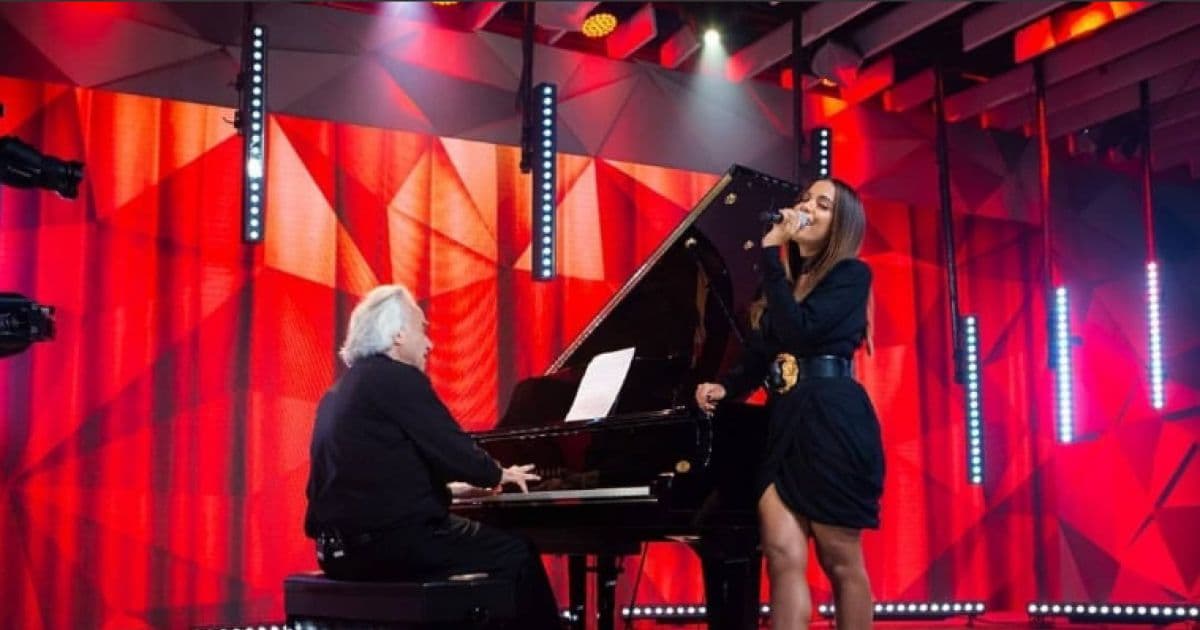  Anitta surpreende ao cantar clássico da MPB em despedida de João Carlos Martins; assista