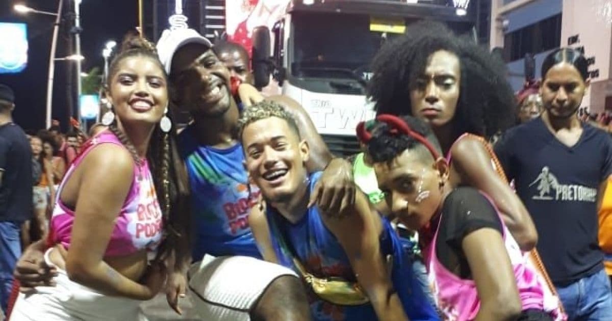 Com verba pública, bloco sem cordas de Anitta desfila com espaço VIP e abadás em Salvador