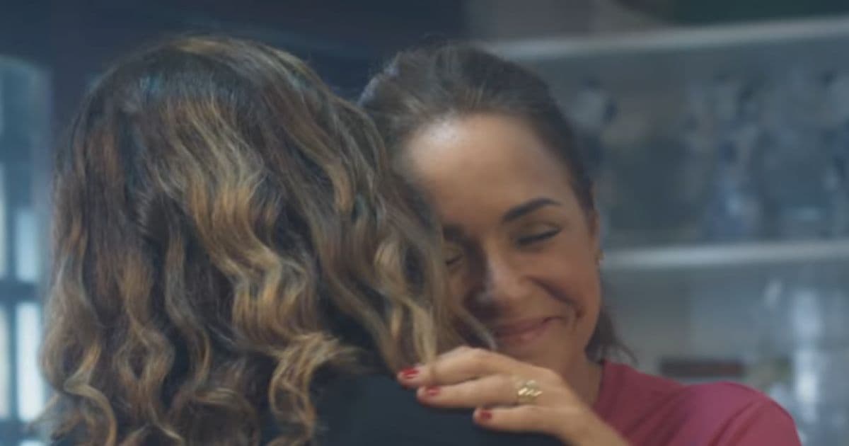 Com cenas sensuais, Daniela Mercury lança clipe de 'Duas Leoas' com Malu Verçosa