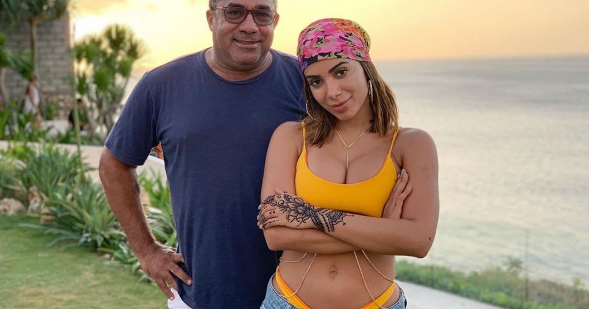 Pai de Anitta manda indireta para ex-genros e defende romance de cantora com Pedro Scooby