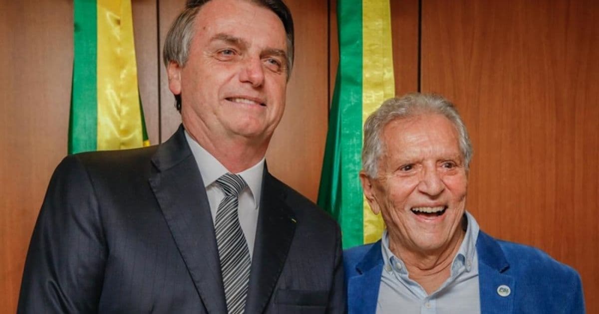  Com família em alta no SBT, Bolsonaro marca presença no 'A Praça É Nossa', diz colunista