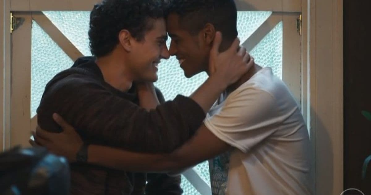 Produção de 'Malhação' teme que Globo vete cena de beijo gay já gravada, diz colunista