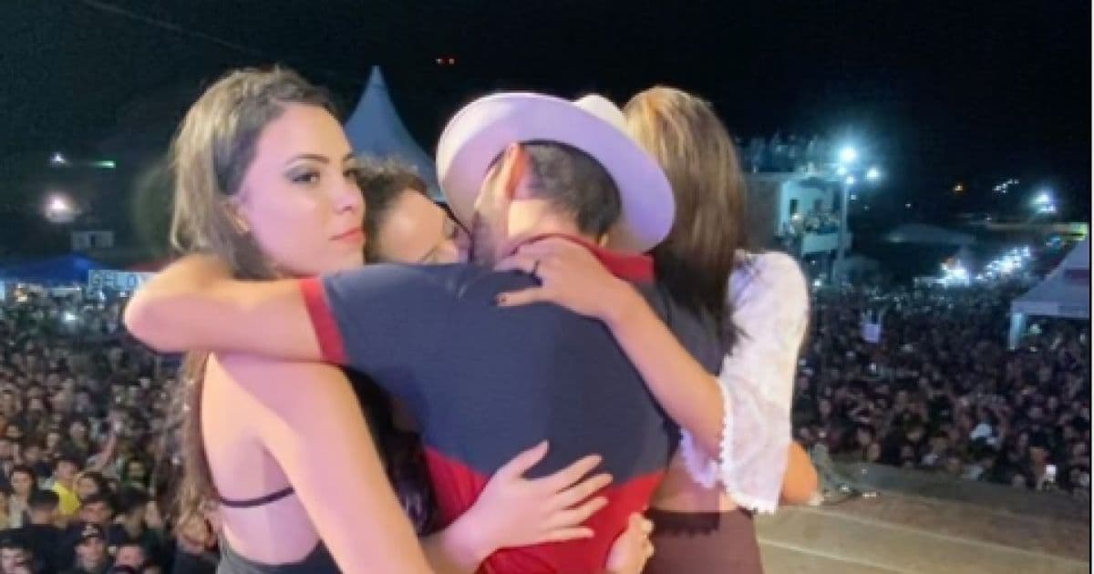 'Tudo junto': Thullio Milionário passa a dar beijo quádruplo em show; assista