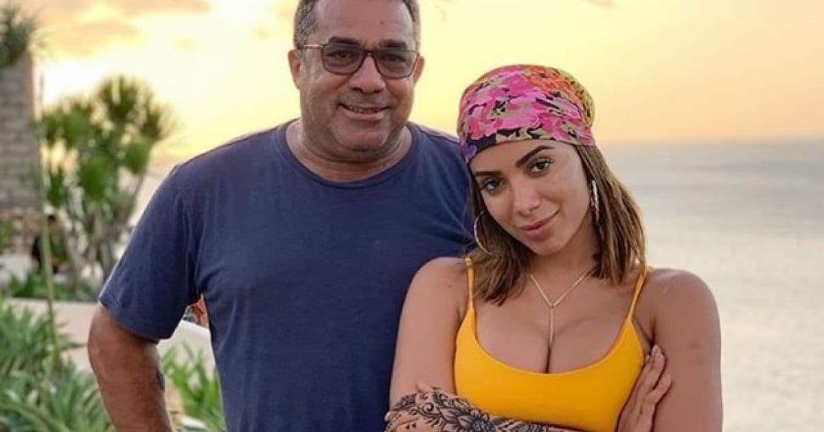 Pai de Anitta registra primeiro contato pessoal da cantora com 'novo irmão'; confira