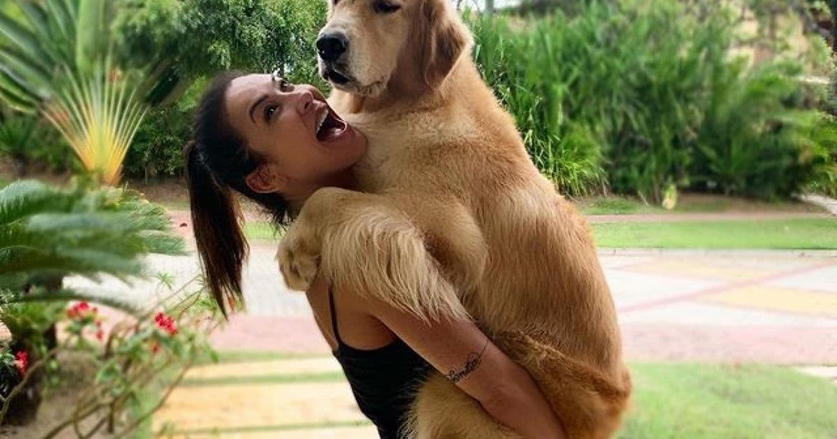 Scheila Carvalho polemiza ao aparecer dançando em 'trenzinho' com cachorro 