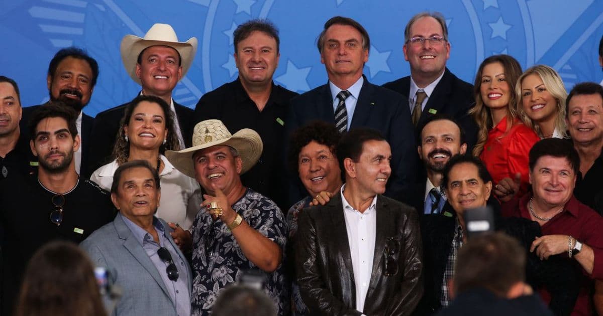 Em encontro com sertanejos, Bolsonaro recebe sugestão para fim de meia-entrada
