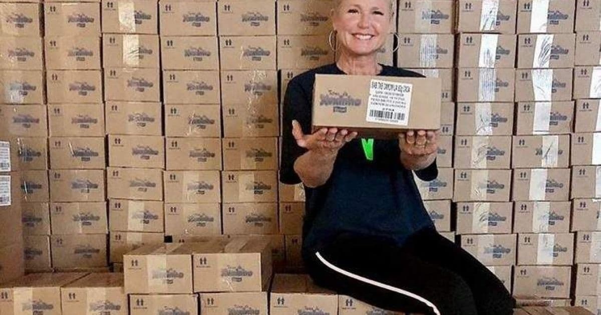 Após doar R$ 1 milhão ao SUS, Xuxa entrega 300 mil sabonetes para comunidades