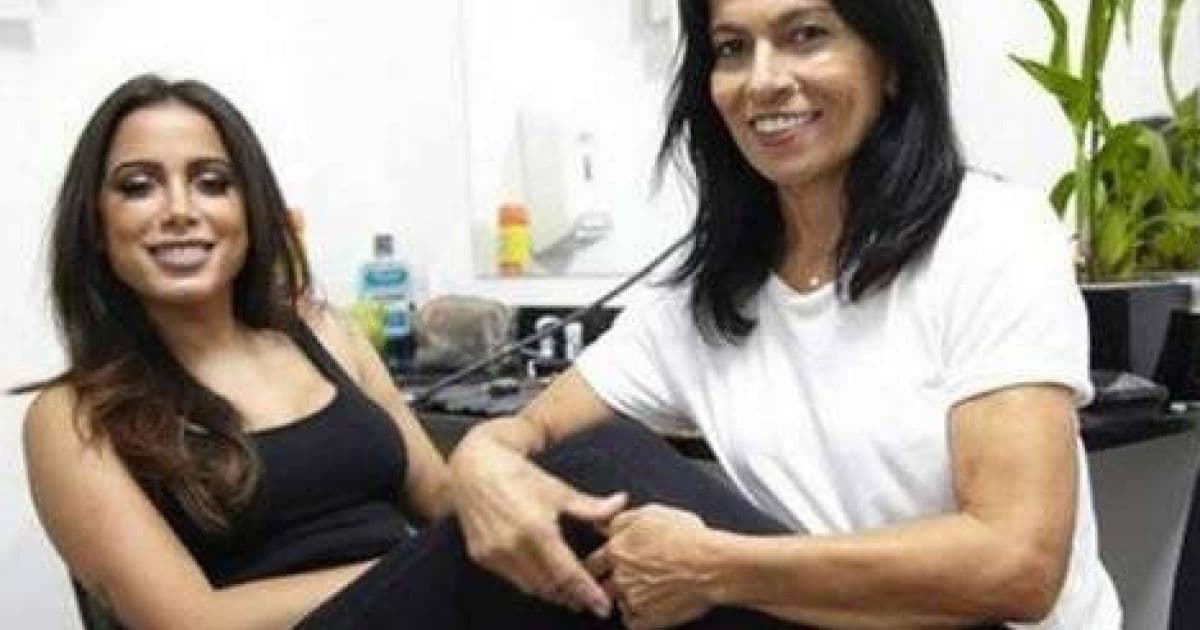 Após boatos de briga, Anitta compartilha conversas 'empolgadas' com a mãe; confira 