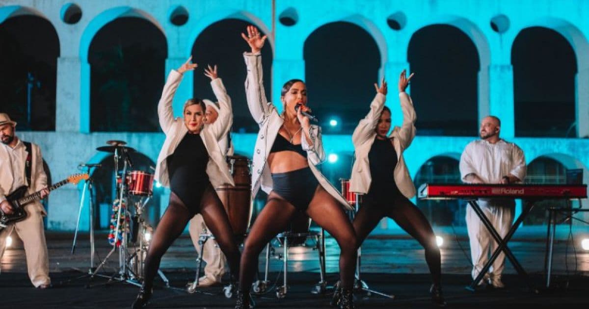 Anitta perde Grammy Latino, mas faz performance de 'Mais Que Nada' e 'Me Gusta'