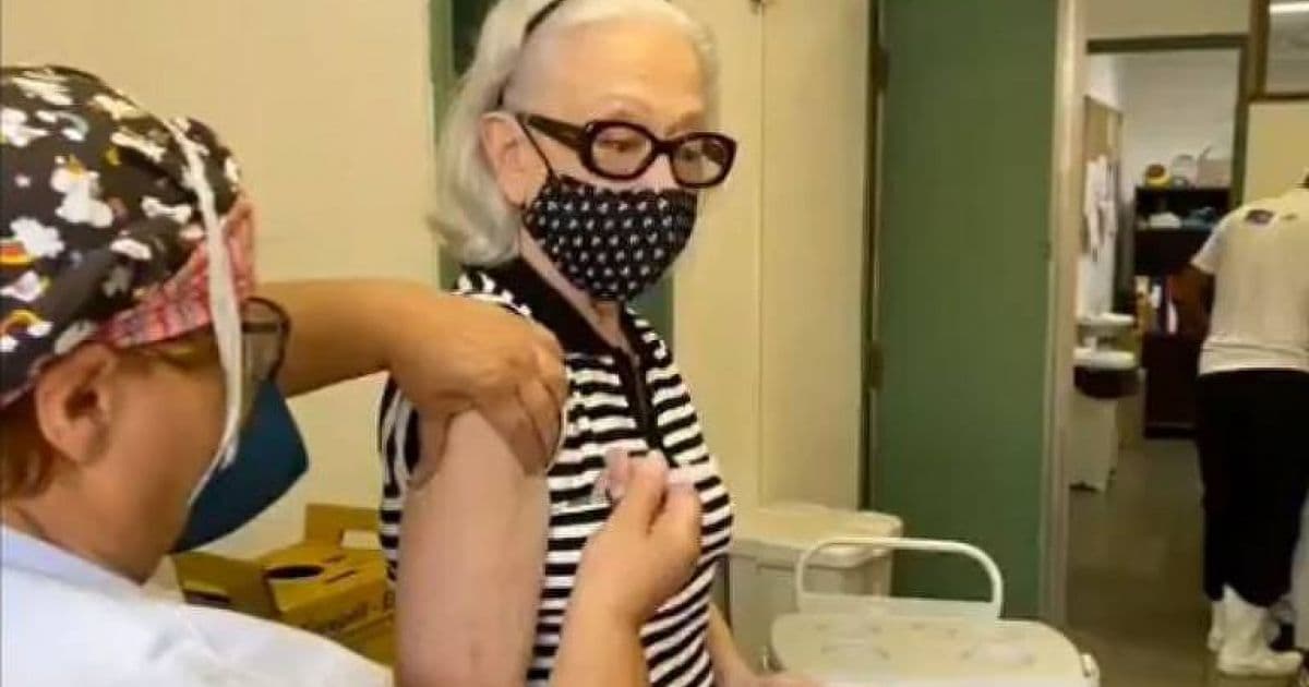 Com 91 anos, Fernanda Montenegro é vacinada contra Covid: 'Obrigada'
