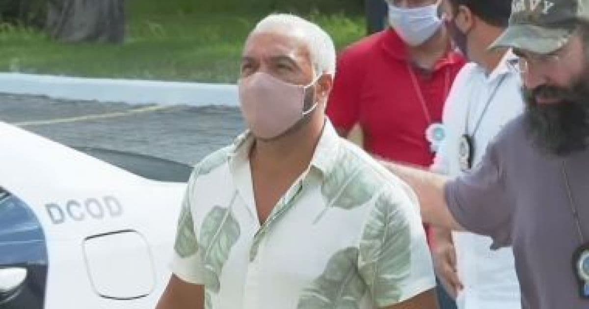 Belo é solto após prisão por show clandestino em escola pública em meio à pandemia 