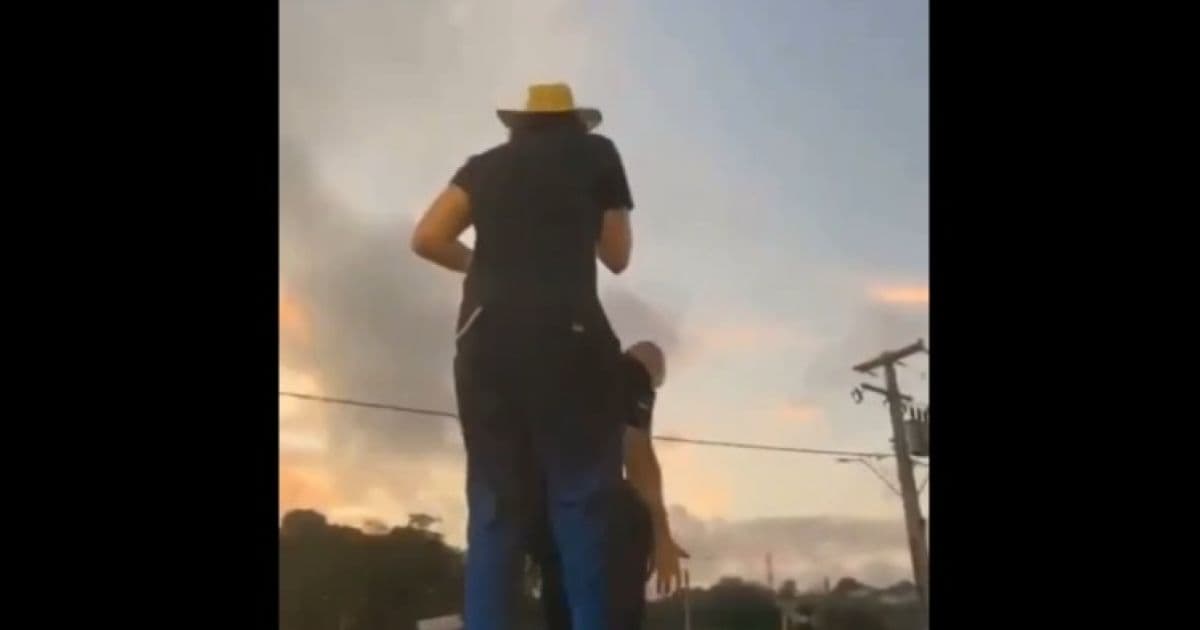 VÍDEO: Fã de Nattanzinho é derrubada de palco por segurança e cai desmaiada