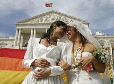 Maioria dos ministros do STJ vota a favor do casamento gay