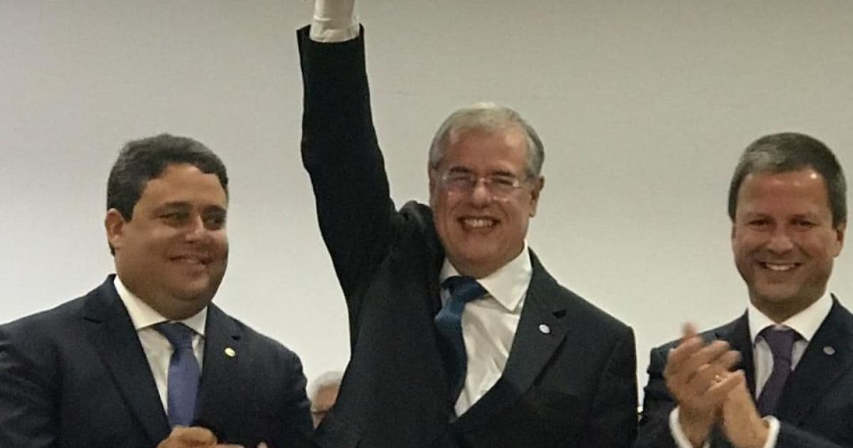 Em posse, novo presidente da OAB destaca desafio da democracia e enaltece Luiz Viana