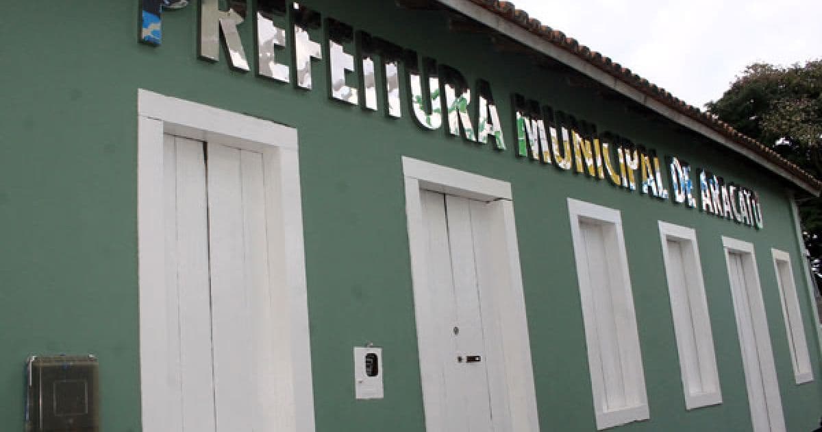 Aracatu: Prefeitura e Câmara exonerarão 26 servidores por casos de nepotismo