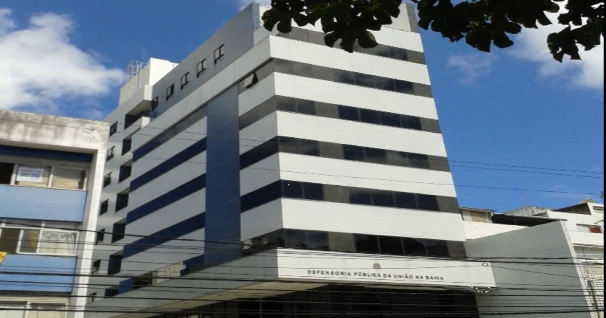 Bolsonaro assina MP para manter servidores na DPU; Bahia poderia perder 3 postos