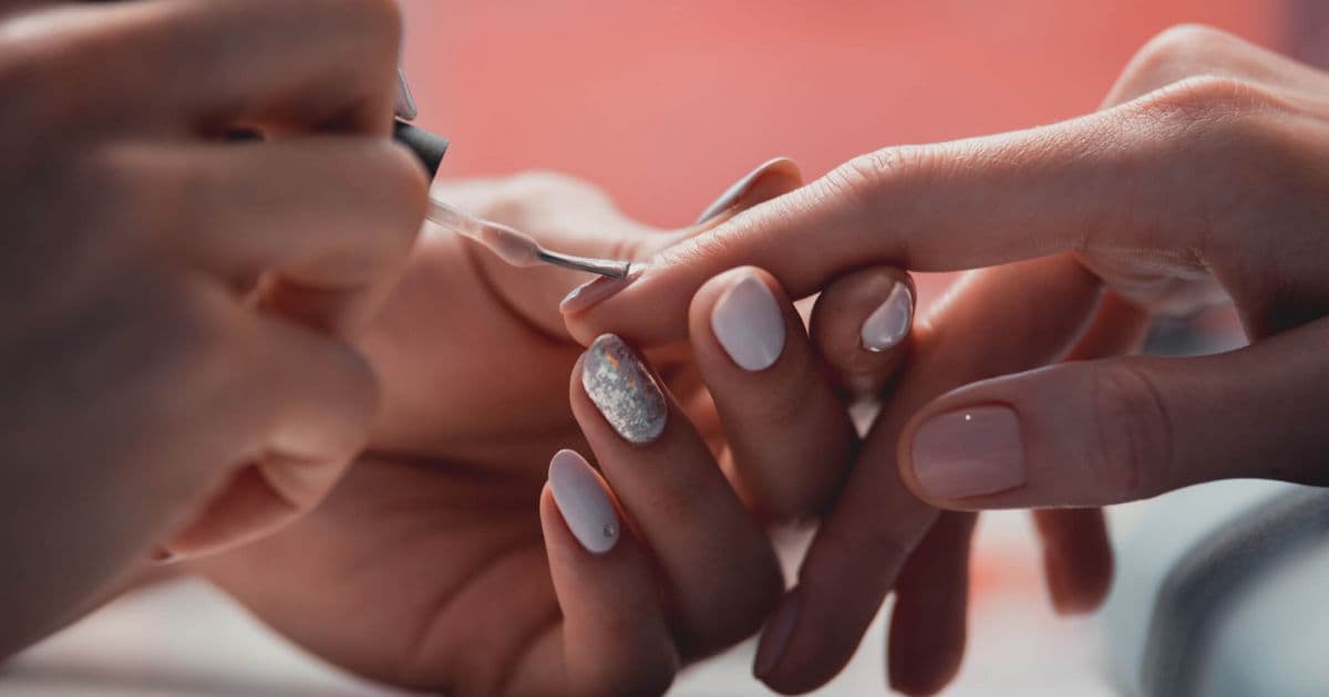 TRT-BA reconhece vínculo empregatício entre manicure e salão de beleza