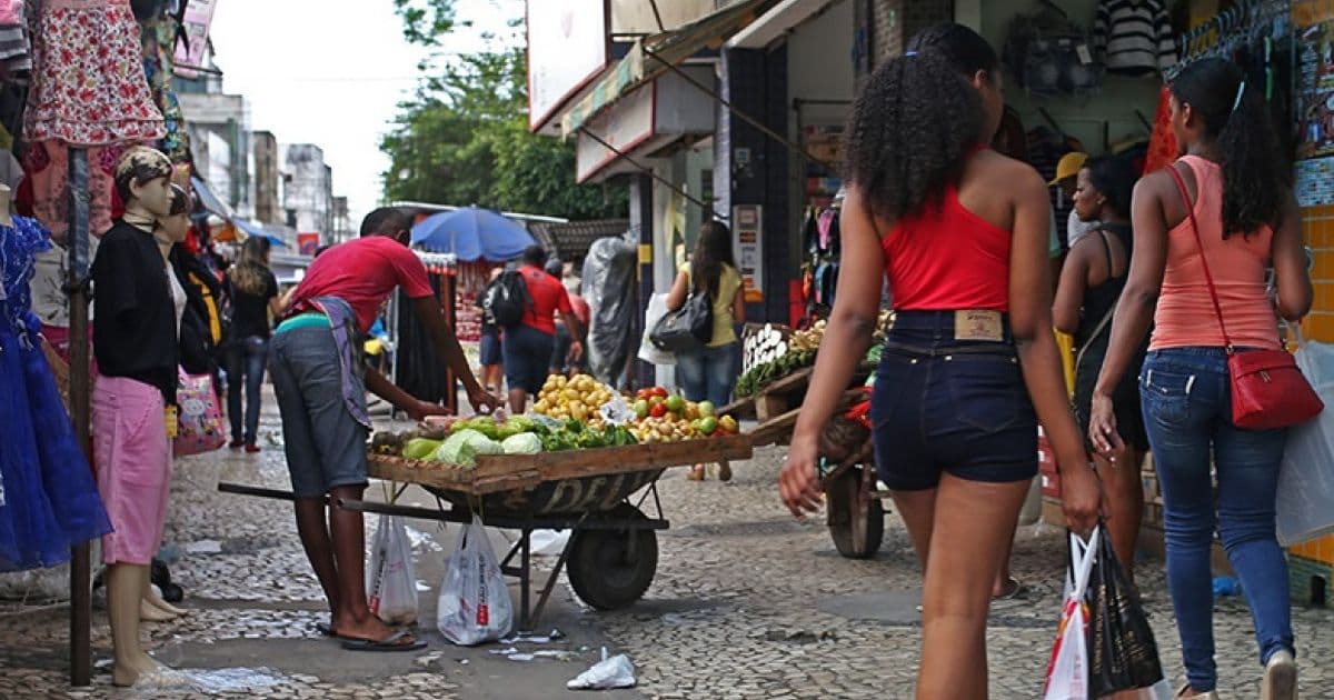 Feira de Santana: Defensoria ajuíza ação para proteger ambulantes de mercado popular