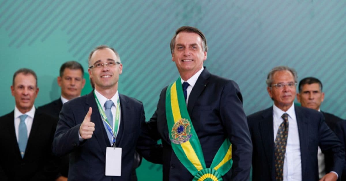 Bolsonaro diz a líderes evangélicos que indicará André Mendonça para o STF
