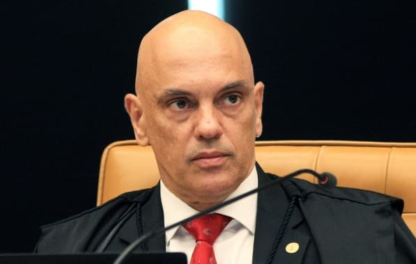 Alexandre de Moraes proíbe visita de Flávio Bolsonaro a Anderson Torres na prisão