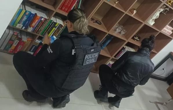 Polícia cumpre mandado em escritório de advogada acusada de levar cartas para detentos na Bahia