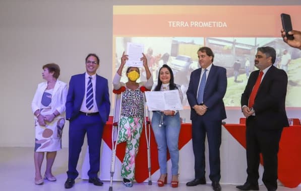 Lançamento do ‘Registra Bahia - Favela’ entrega mais de 100 títulos de regularização em Lauro de Freitas