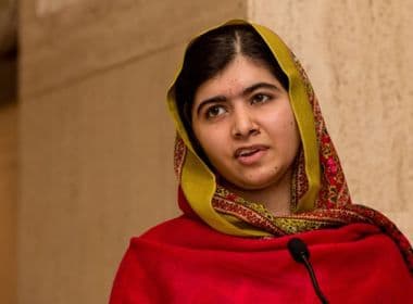 Ativista pela educação Malala se forma no Ensino Médio 