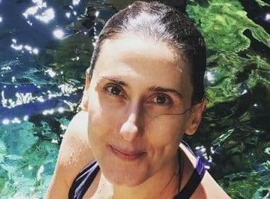 Aos 45 anos, Paola Carosella posa de maiô e fala de amor próprio no Instagram