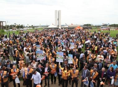 Mais de 3 mil prefeitos protestam em Brasília contra crise; Bahia tem 401 participantes