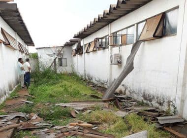 Chuva de granizo causa prejuízo em Paramirim; hospital é alagado e destelhado