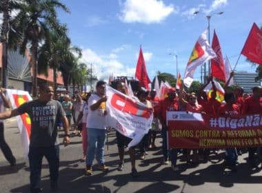 Lauro de Freitas: Manifestantes fazem ato contra reforma da previdência