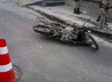 Camaçari: Homem morre e outro fica ferido em batida de duas motos