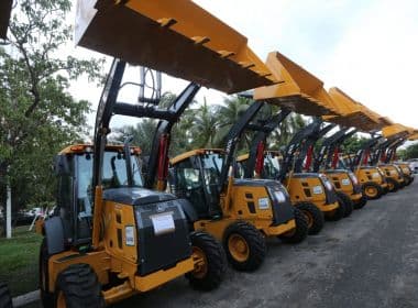 Governo do Estado entrega equipamentos para prefeituras e associações baianas