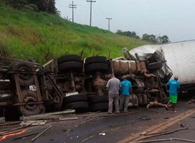 Ibirapitanga: Acidente que envolveu 2 caminhões e 1 kombi deixa 5 mortos