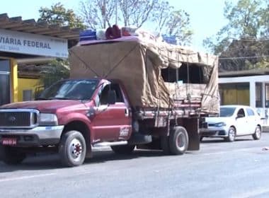 Barreiras: Caminhão com 26 romeiros em carroceria é apreendido pela PRF