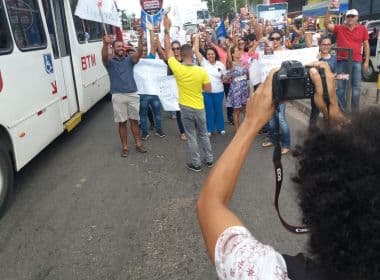 Lauro de Freitas: Professores fazem manifestação contra medidas de Temer