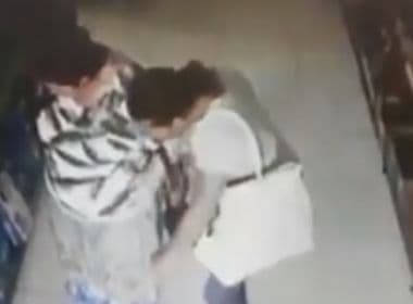 Barra da Estiva: Mulher é presa após furtar dinheiro de bolsa de idosa; vídeo flagra ação