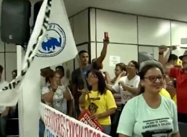 Itabuna: Servidores ocupam Câmara contra mudança de regime de contratação