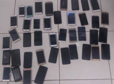 Porto Seguro: PM prende 2 mulheres suspeitas de furtar 43 celulares durante festa